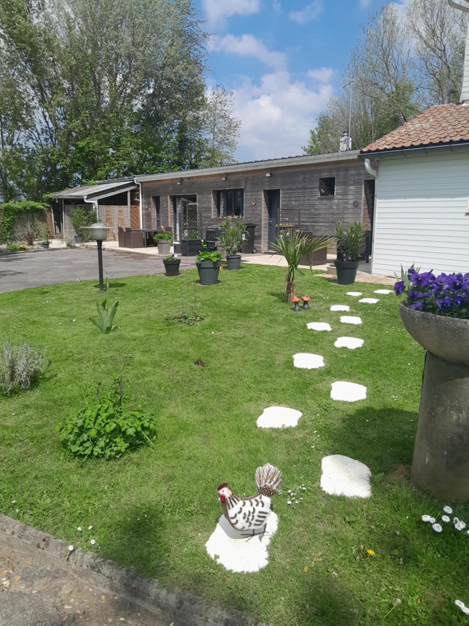 Au Dela Des Remparts Villa Montreuil  Exteriör bild